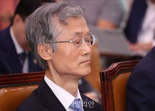 與 법사위원들, 대법원장 자진 사퇴 압박…추가 국감 요구도