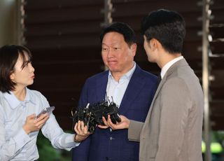 '이혼 소송 부담' 털어낸 최태원 "법원 판단에 더 이상 할 말 없다"