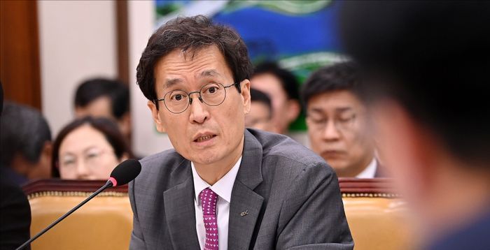 “도공 사장 내쫓으려는거냐”…李 대통령 도로청소 언급 소환된 국토위 [2025 국감]