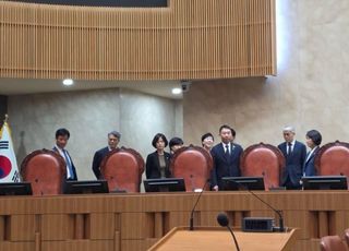 법대 위 정치…초유의 '3차 국감' 열자는 與