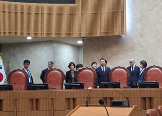 법대 위 정치…초유의 '3차 국감' 열자는 與
