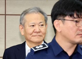 '내란 주요임무 종사 혐의' 첫 공판 출석하는 이상민 전 장관