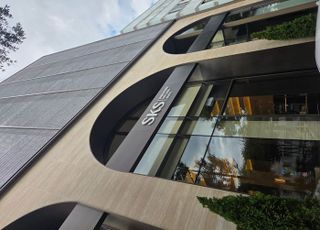 "SK 아닙니다" LG전자, 명찰 뗀 매장에 식당까지 만든 이유