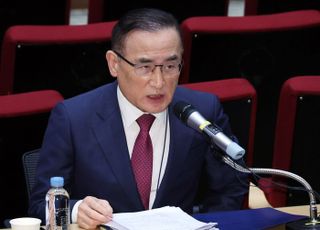 [속보] 위성락 "구금 한국인 태운 전세기, 내일 새벽 2시 현지서 인천으로"
