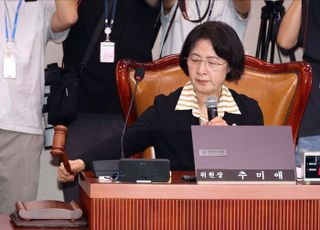 판사 출신 추미애 법사위원장의 사법부 흔들기 [뉴스속인물]