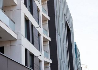 부천 오피스텔서 추락한 40대 여성, 지상에 있던 행인 덮쳐…2명 사망