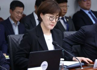 박지원 "너 똑똑한데 국감 받아라"…김현지 "안나간다고 안했다"