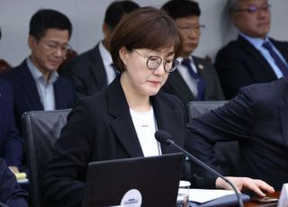 박지원 "너 똑똑한데 국감 받아라"…김현지 "안나간다고 안했다"