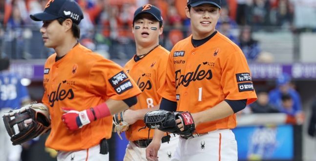 '폰세 6실점' 한화, 손아섭 동점타·채은성 역전타로 1차전 승…문동주 162km [플레이오프]