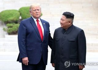 "트럼프, 11월 아시아 순방 때 김정은과 회동 비공개 논의중"