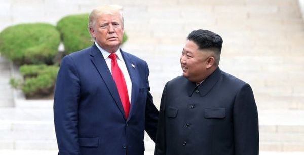 "트럼프, 11월 아시아 순방 때 김정은과 회동 비공개 논의중"