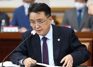 경찰, '1100만원 수수 혐의' 김영환 충북지사 소환 조사