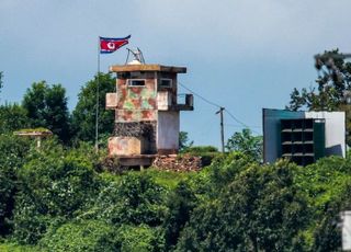 북한군 1명 중부전선 군사분계선 넘어 귀순…李정부 첫 사례