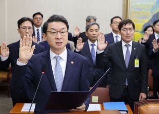 "스테이블코인 법안 속도" 지적에...금융위 "연내 발의"[2025 국감]
