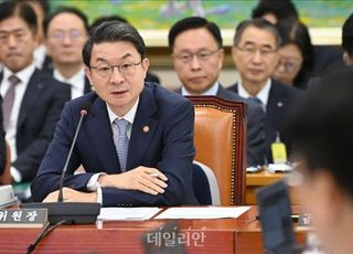 이억원 “부동산 쏠림 넘어 생산적 금융으로 전환 추진” [2025 국감]
