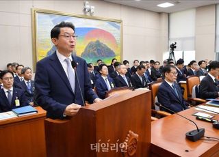 이억원 “금산분리 완화, 기본 원칙 지키되 실용적 방안 고민 중” [2025 국감]