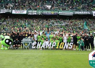 전북 우승 축포·울산 강등권 싸움…1년 만에 뒤바뀐 운명