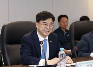 33억 아파트 살면서…이상경 국토1차관 "돈 모아서 나중에 집 사면 돼"