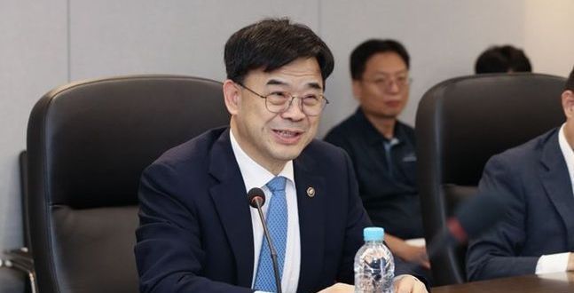 33억 아파트 살면서…이상경 국토1차관 "돈 모아서 나중에 집 사면 돼"