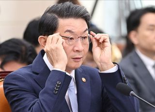 대출규제·바이낸스 승인 의혹 ‘난타’… 정무위 국감, 금융정책 전방위 공방[2025 국감]