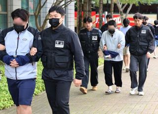 '범죄 활동 가담' 캄보디아 송환 48명 구속영장 발부…나머지 10명 오늘 심사