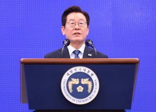 李대통령 "일부 경찰 '친위쿠데타' 가담…국민주권정부가 불명예 씻어낼 것"