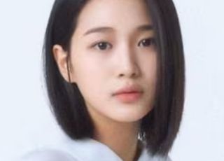 "진짜 원빈 친조카라고?"...4년차 女배우 화제