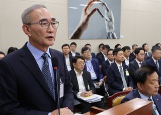 KT·LG유플러스, 보안 구멍·보상 미흡에 여야 ‘집중포화’(종합) [2025 국감]