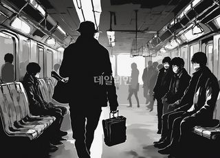 "내가 칼 꺼내면 다 죽어" 열차에 흉기 들고 탄 50대男