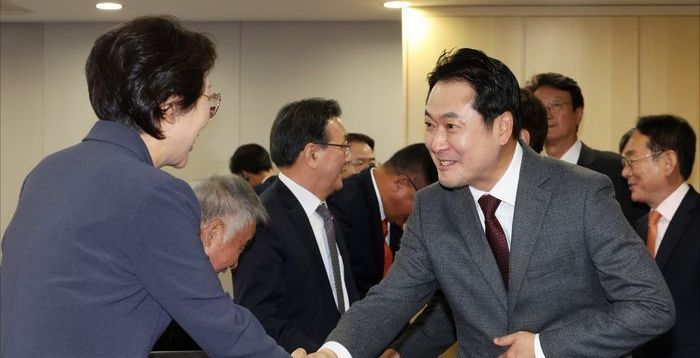 중소기업중앙회 찾은 장동혁 "노란봉투법은 악법"