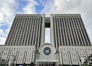 '정운호 1억원 뒷돈 수수 혐의' 전직 검사, 항소심도 징역 2년