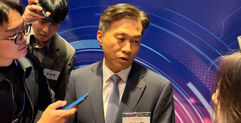 SK하이닉스 곽노정 "HBM4 성능 모두 충족…내년에도 호황 이어질 것"