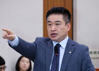 '논란 또 논란' 친여 성향 최혁진, 갑자기 감사 인사 왜