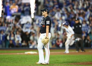‘김서현 구하기 실패’ 김경문 고집이 부른 역전패 [PO 4차전]