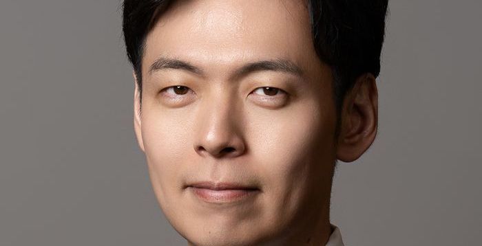 귀화자 병역 논란에 롯데 3세 신유열 재조명… ‘국적·병역 리스크’ 부담 커지나