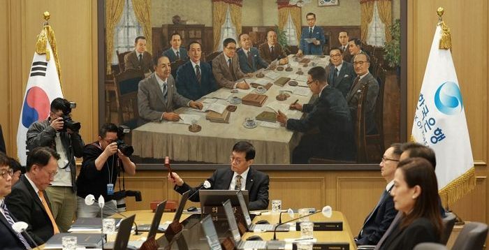 한은, 기준금리 2.5%로 3연속 '동결'…"부동산 대책·환율 더 살펴야"