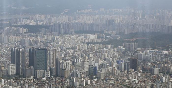 여야 부동산 대책 ‘이견’ 뚜렷…“선제적 조치” vs “실수요까지 틀어막아” [2025 국감]