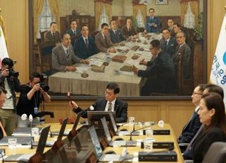 부동산에 발 묶인 ‘금리’, 내년으로 ‘인하’ 미뤄지나