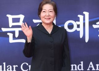 "책임감 있는 배우 될 것"…김해숙, 은관문화훈장…지드래곤 최연소 수훈