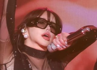 박봄, YG에 불만 많았나..."외모를 XX처럼 만들어놨다고"