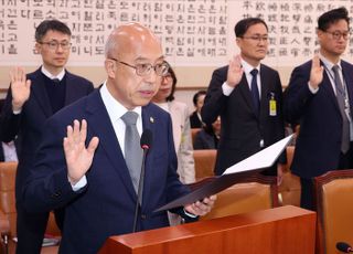 국감 증인선서하는 조원철 법제처장 [2025 국정감사]