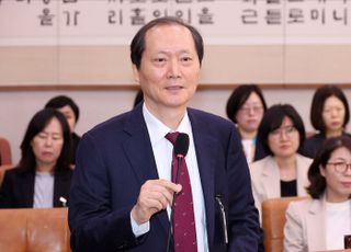 증인선서 거부하는 이완규 전 법제처장 [2025 국정감사]