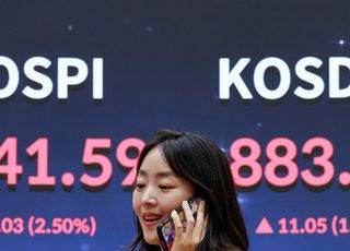 3940선 뚫은 코스피, 역대 최고치 경신…‘사천피’ 눈앞 [시황]