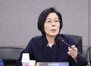 최민희 "성찰하겠다" 한마디 끝?…與, 'MBC 퇴장' 논란에 조용