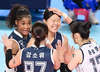 ‘신인 이지윤 깜짝 활약’ 한국도로공사, 풀세트 접전 끝에 흥국생명 제압