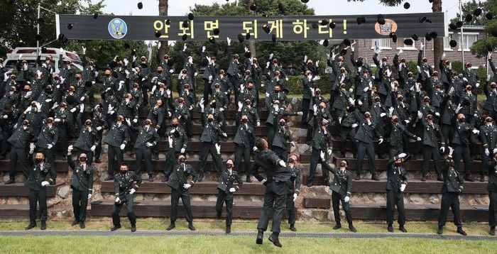 육군, 상징 베레모 역사 속으로…“전투모 기본 군모로 전환”