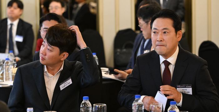 민주당, 장동혁 '다주택자' 비판에…이준석 "벤틀리 타면서 중형차 공격"