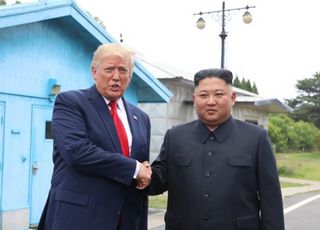 트럼프 "방한 일정 연장할 수 있다…김정은 만나고 싶어"