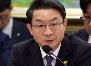 롯데카드 해킹 사태 ‘예고된 참사’ 비판…이억원 “보안 피해 발생 시 ‘징벌적 과징금’ 도입” [2025 국감]