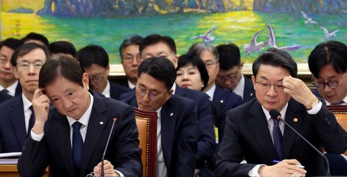 정무위 종합감사, 부동산 대책 공방...이찬진·이억원 ‘아빠찬스·갭투자’ 난타 [2025 국감]